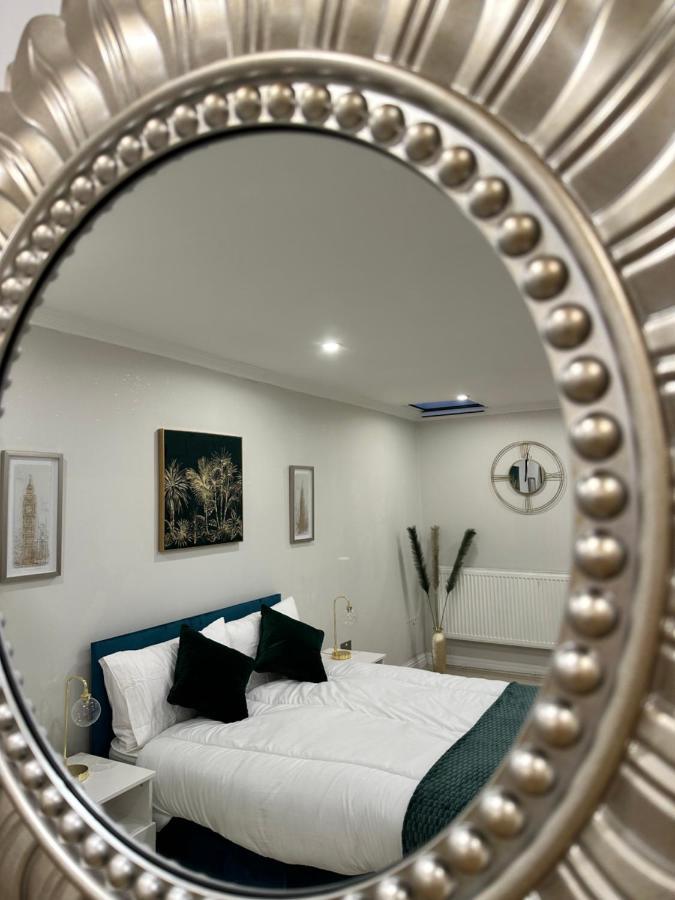 Luxury Studio Apartment Harrow on the Hill Exterior photo