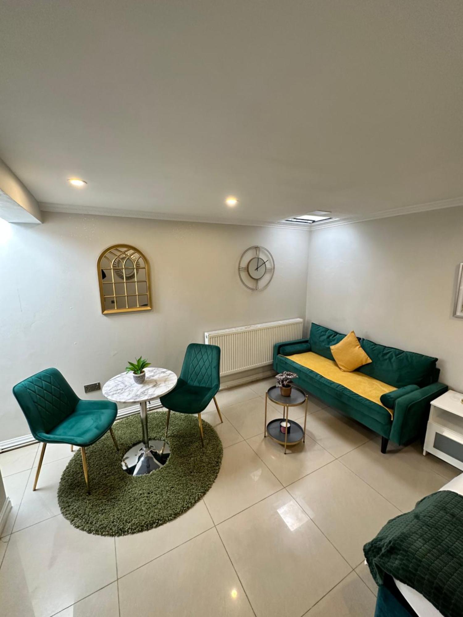 Luxury Studio Apartment Harrow on the Hill Exterior photo